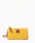 Dooney Pebble Grain Medium Wristlet Dandelion ID-4igSN6sR